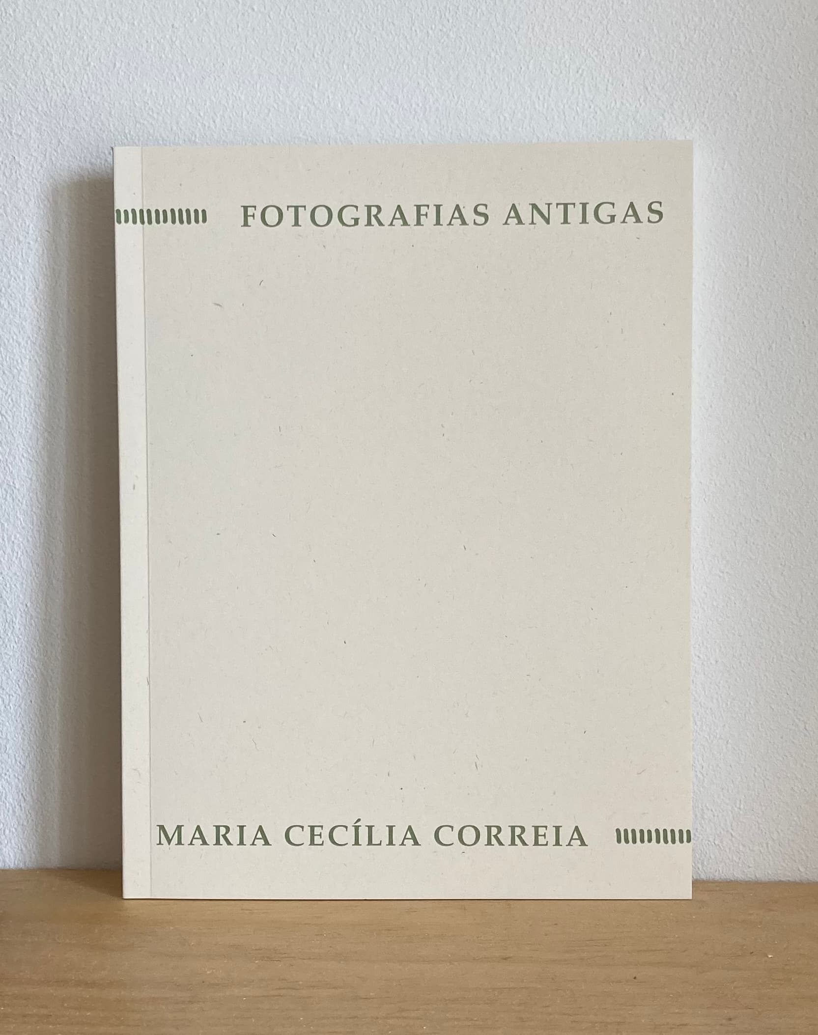 Novidade: Livro de fotografias antigas de Maria Cecília Correia